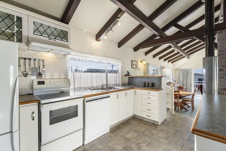 Photo of property in 70 Karewa Parade, Papamoa Beach, Papamoa, 3118