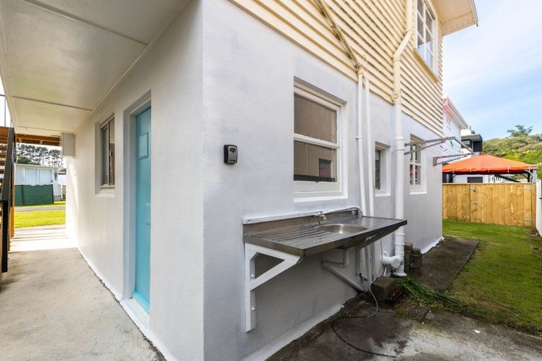 Photo of property in 100 Eighth Avenue, Urenui, 4377