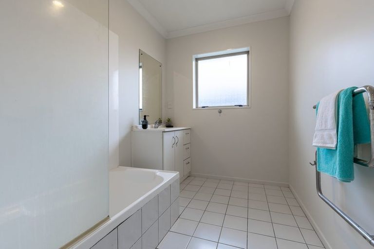 Photo of property in 21 Mili Way, Ranui, Auckland, 0612