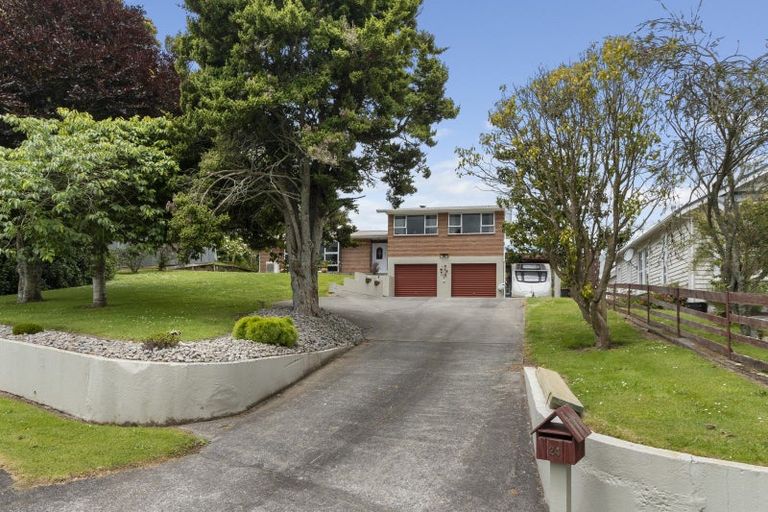 Photo of property in 24 Mills Street, Eltham, 4322