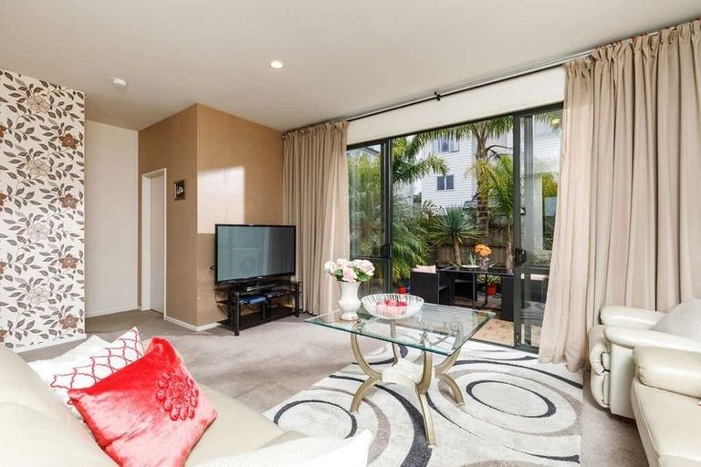 Photo of property in 40/22 Northcross Drive, Oteha, Auckland, 0632