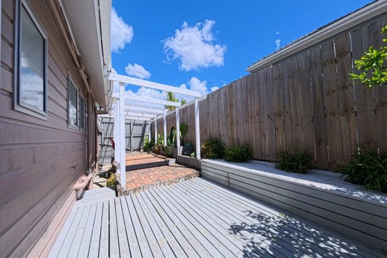 Photo of property in 1/2 Palmer Avenue, Glen Eden, Auckland, 0602