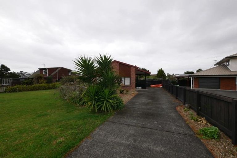 Photo of property in 10 Godwit Place, Waiuku, 2123