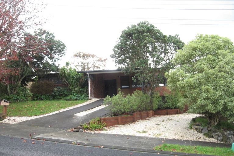 Photo of property in 8 Gibson Place, Mellons Bay, Auckland, 2014