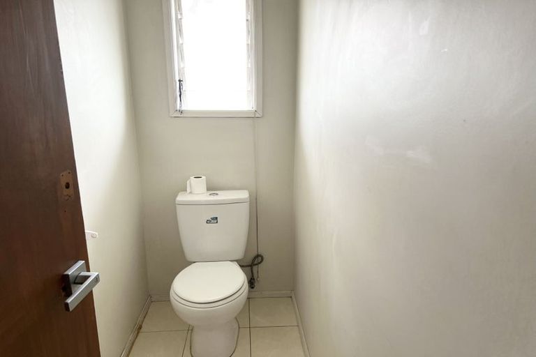 Photo of property in 3179 Great North Road, New Lynn, Auckland, 0600