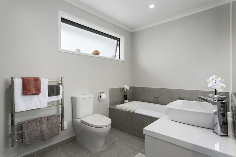 Photo of property in 31 Rose Leigh Drive, Cambridge, 3434