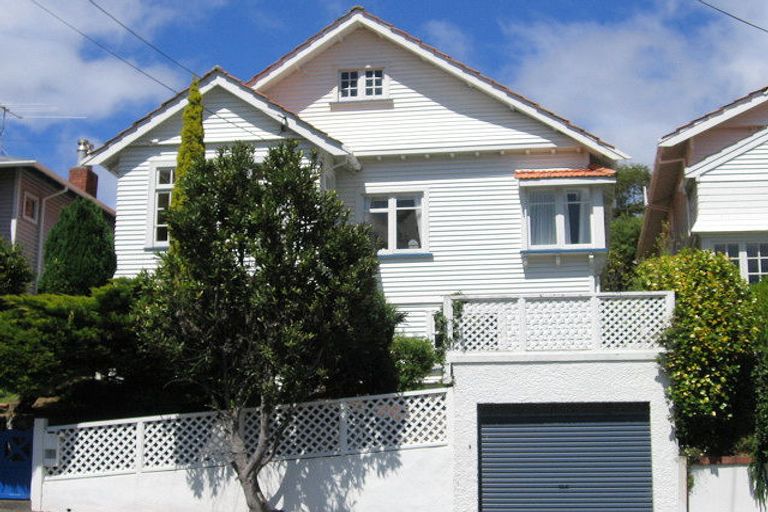 Photo of property in 5 Ngaio Road, Kelburn, Wellington, 6012