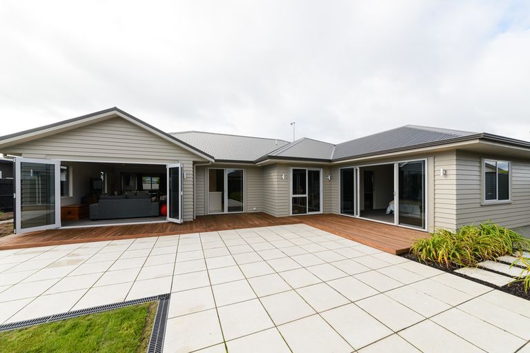 Photo of property in 35 Rodeo Drive, Kelvin Grove, Palmerston North, 4414