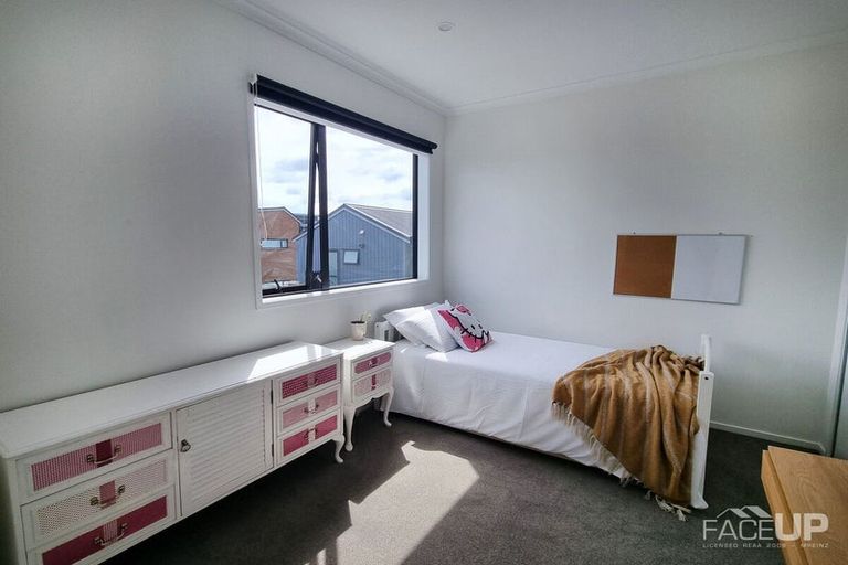 Photo of property in 32/1 Scott Road, Hobsonville, Auckland, 0616