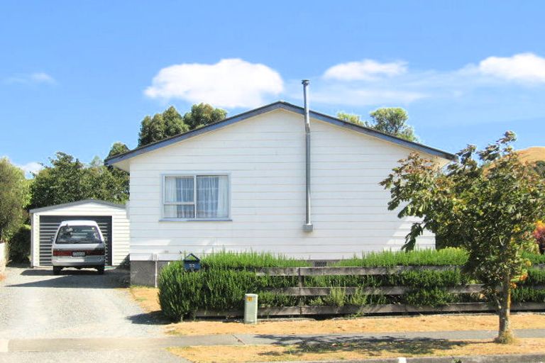 Photo of property in 22 Topaz Street, Birchville, Upper Hutt, 5018