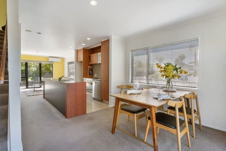 Photo of property in Harbour View Terraces, 9/170 Mokoia Road, Chatswood, Auckland, 0626