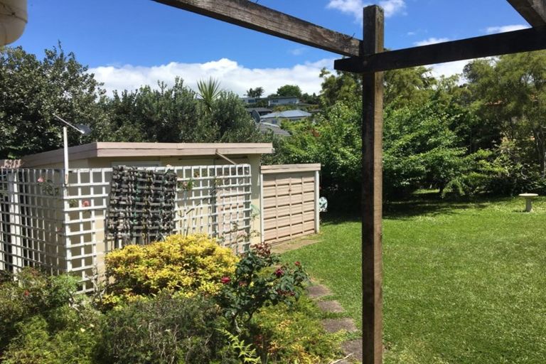 Photo of property in 60 Hogans Road, Glenfield, Auckland, 0629