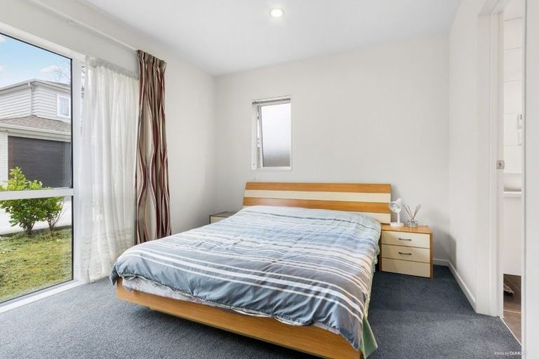 Photo of property in 140r Hepburn Road, Glendene, Auckland, 0602