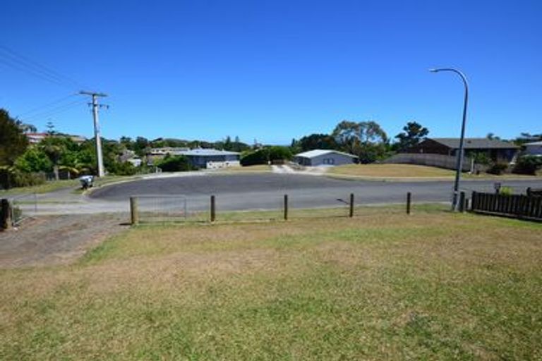 Photo of property in 38 Paradise Road, Coopers Beach, 0420