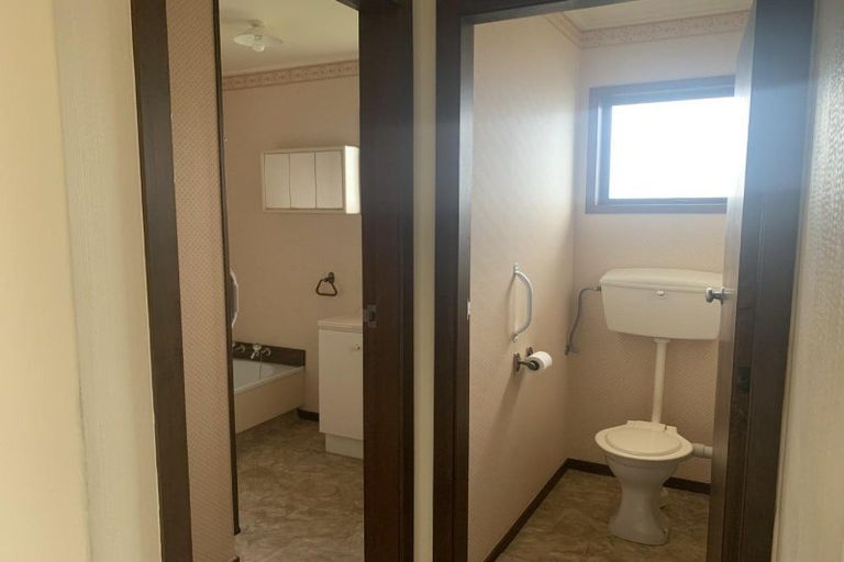 Photo of property in 12a Oxford Street, Marton, 4710