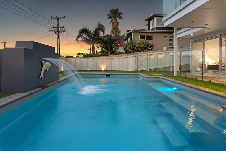 Photo of property in 15 Beechwood Road, Rothesay Bay, Auckland, 0630