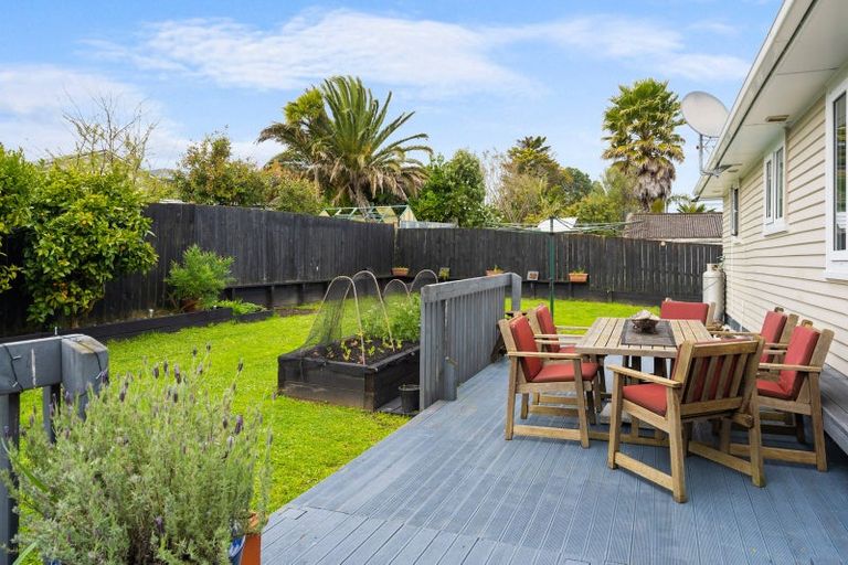 Photo of property in 236 Whitney Street, Blockhouse Bay, Auckland, 0600