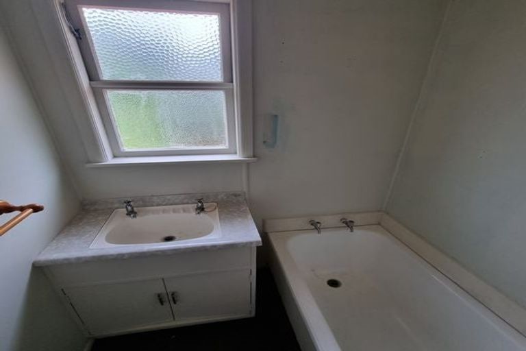 Photo of property in 30 Tomo Street, New Lynn, Auckland, 0600