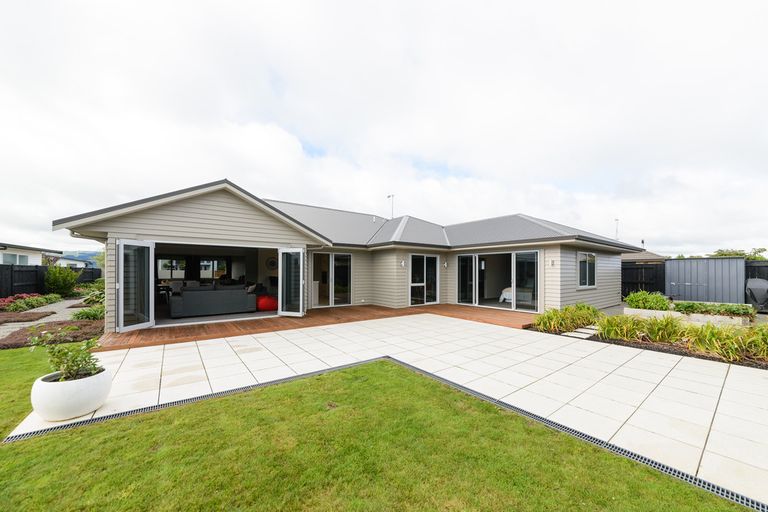 Photo of property in 35 Rodeo Drive, Kelvin Grove, Palmerston North, 4414