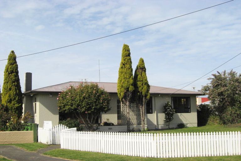 Photo of property in 2 Harris Place, Gonville, Whanganui, 4501