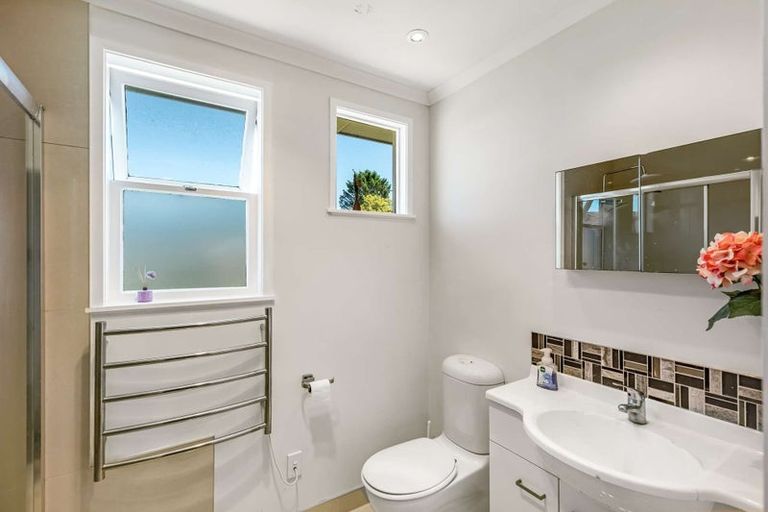 Photo of property in 1/1 Cooper Place, Papakura, 2110