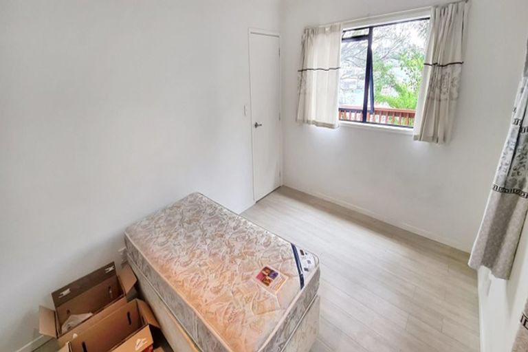 Photo of property in 9 Ngatoa Place, Glenfield, Auckland, 0629