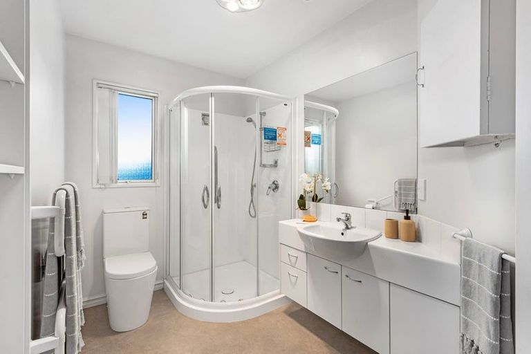 Photo of property in 2 Woodfield Lane, Redwood, Christchurch, 8051