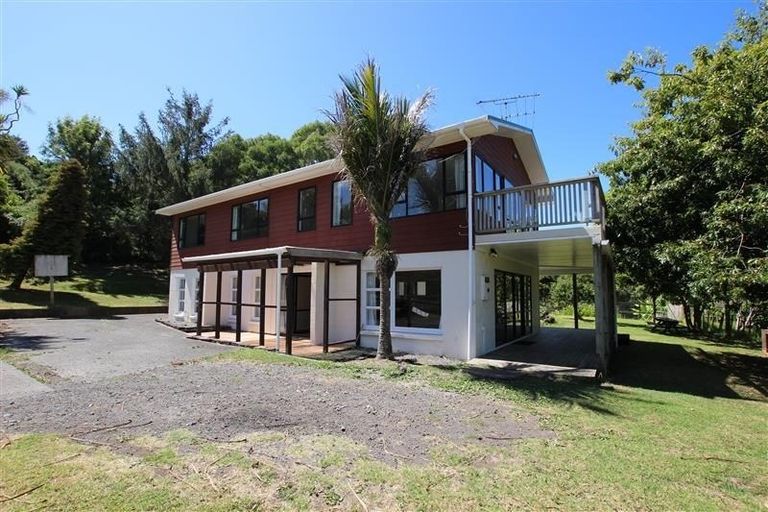Photo of property in 6 Shirley Road, Parau, Auckland, 0604
