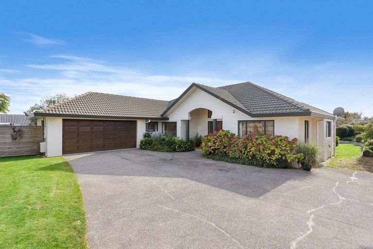 Photo of property in 12 Mohill Place, East Tamaki Heights, Auckland, 2016