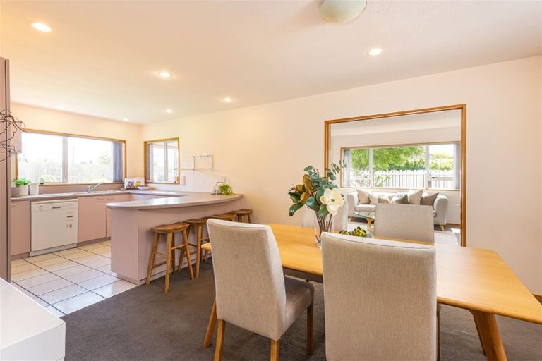 Photo of property in 33 Coniston Avenue, Ilam, Christchurch, 8041