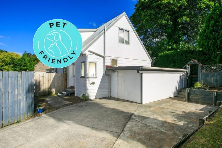 Photo of property in 2/15 Lambrown Drive, Totara Vale, Auckland, 0629