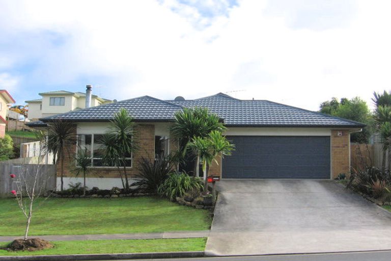 Photo of property in 17 De Havilland Drive, Goodwood Heights, Auckland, 2105