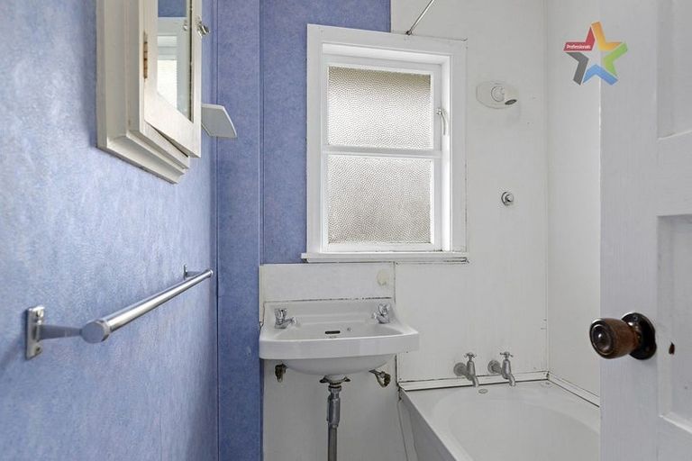 Photo of property in 10 Atiawa Crescent, Waiwhetu, Lower Hutt, 5010