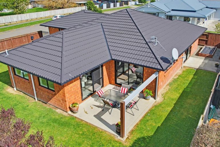 Photo of property in 2 Pegasus Place, Kelvin Grove, Palmerston North, 4414