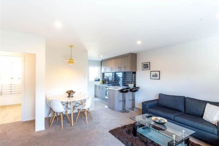 Photo of property in 2/40 Miro Street, New Lynn, Auckland, 0600