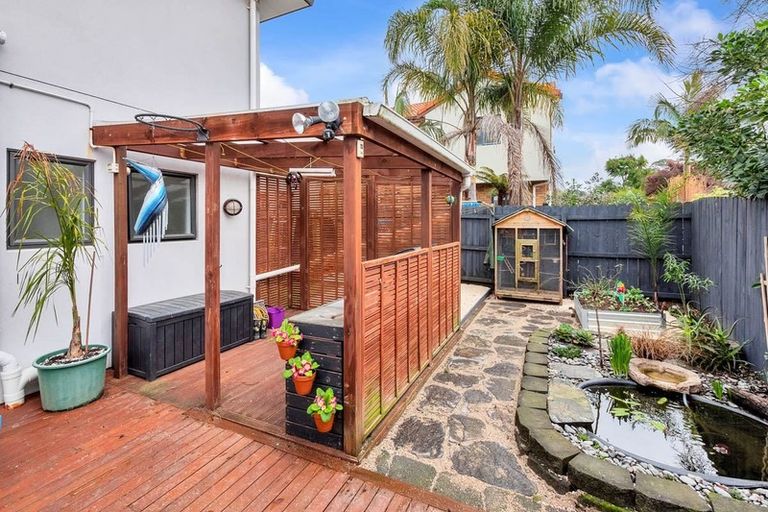 Photo of property in 11 South Kensington Way, Henderson, Auckland, 0612
