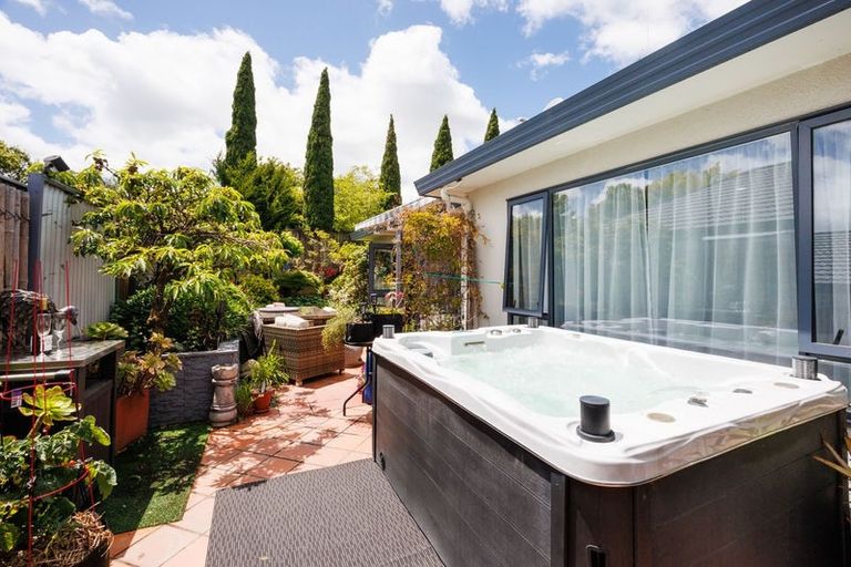 Photo of property in 21 Aspen Way, Kelvin Grove, Palmerston North, 4414