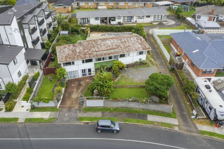 Photo of property in 9 Sutton Crescent, Papatoetoe, Auckland, 2025
