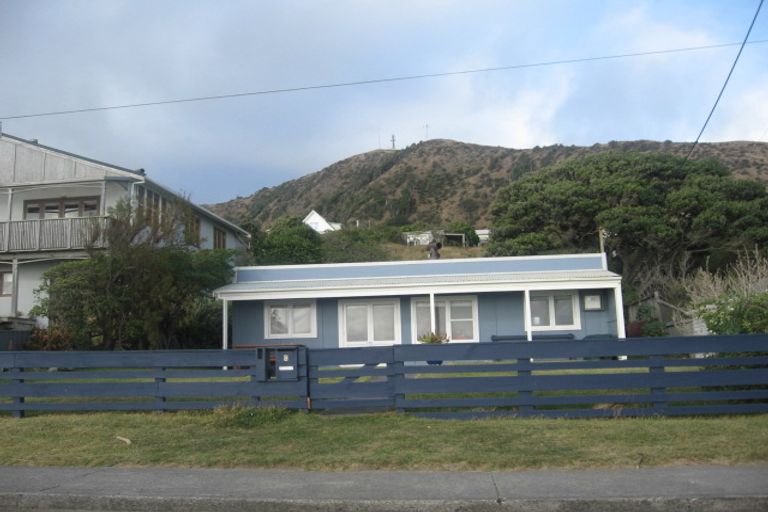 Photo of property in 6 The Parade, Paekakariki, 5034