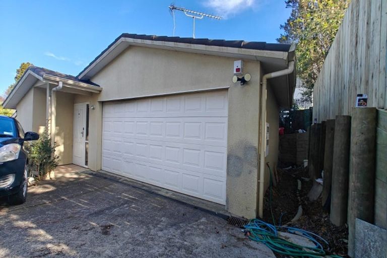 Photo of property in 9 Ryehill Close, New Lynn, Auckland, 0600
