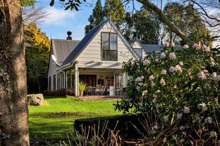 Photo of property in 48 Kairau Road West, Sentry Hill, New Plymouth, 4373