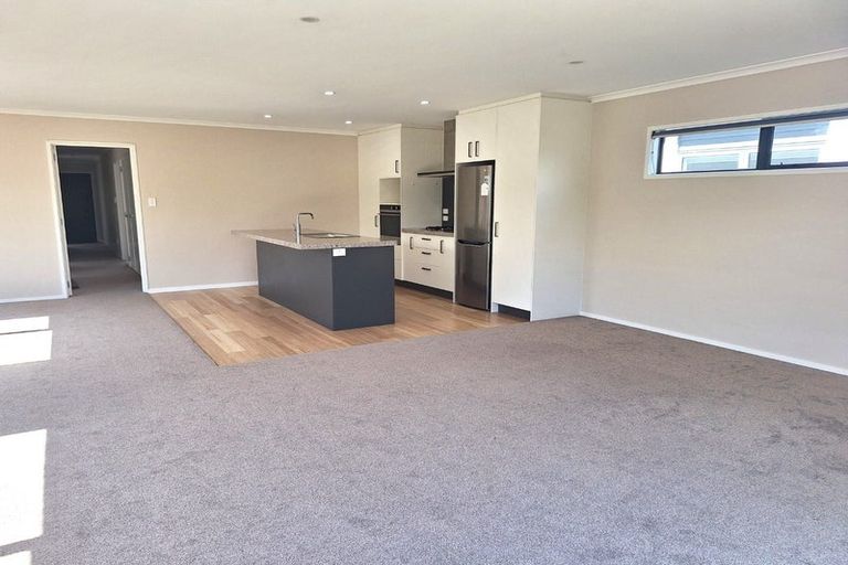 Photo of property in 40 Te Kaeaea Crescent, Wallaceville, Upper Hutt, 5018
