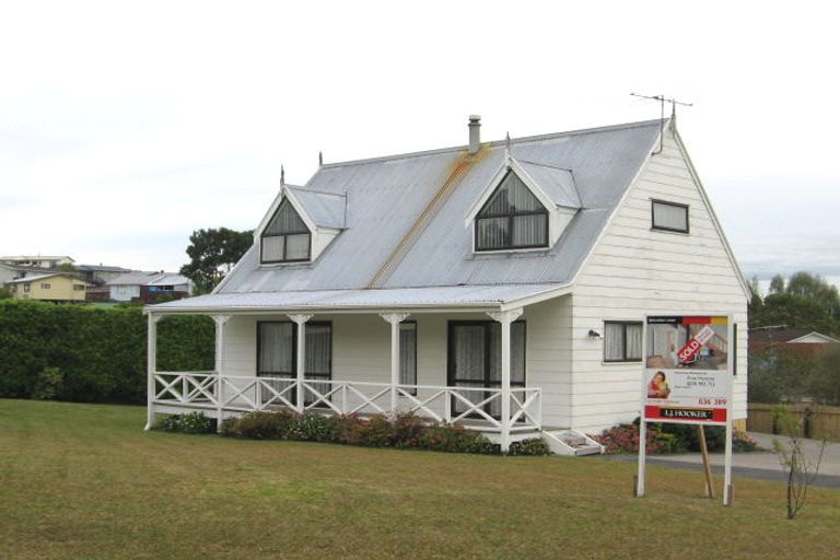 Photo of property in 4 Truscott Place, West Harbour, Auckland, 0618