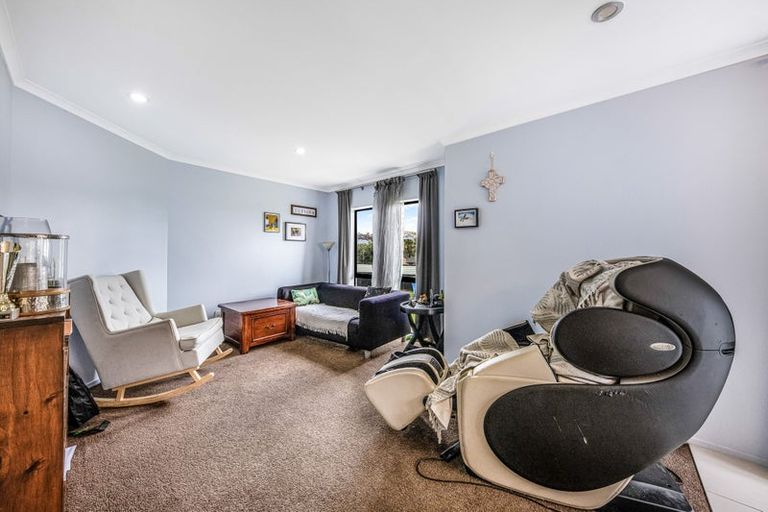 Photo of property in 86 San Marino Drive West, Henderson, Auckland, 0612