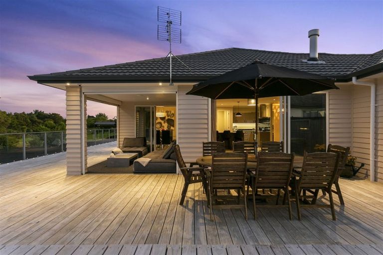 Photo of property in 21 Kahika Grove, Huapai, Kumeu, 0810