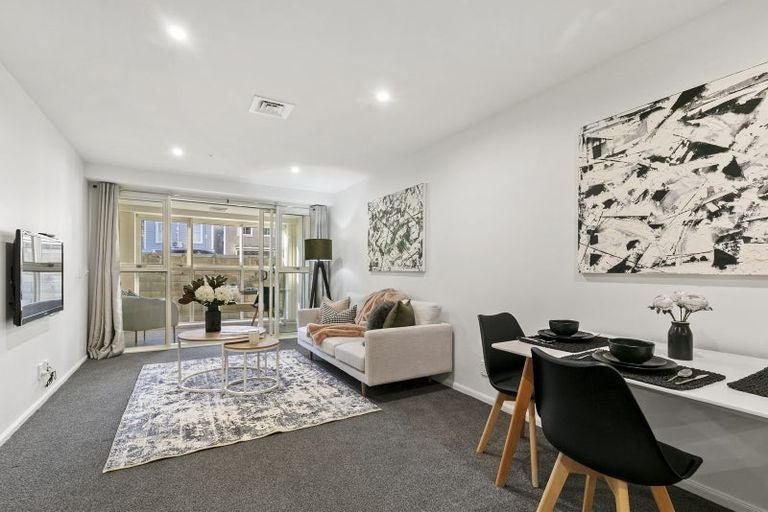 Photo of property in 2e/5 Kent Terrace, Mount Victoria, Wellington, 6011