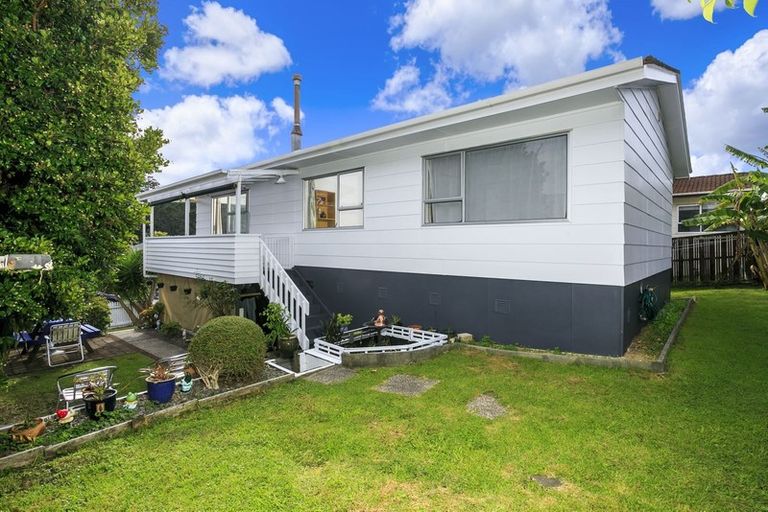 Photo of property in 1/100 Lynn Road, Bayview, Auckland, 0629