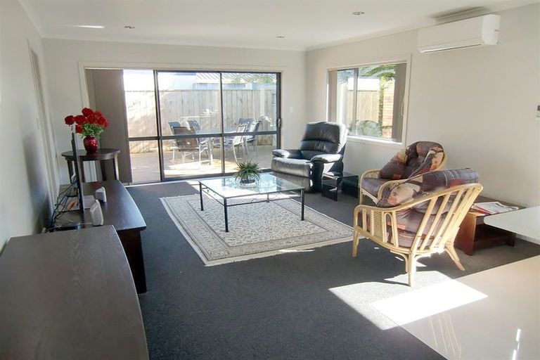 Photo of property in 2/67 Northgate, Strandon, New Plymouth, 4312