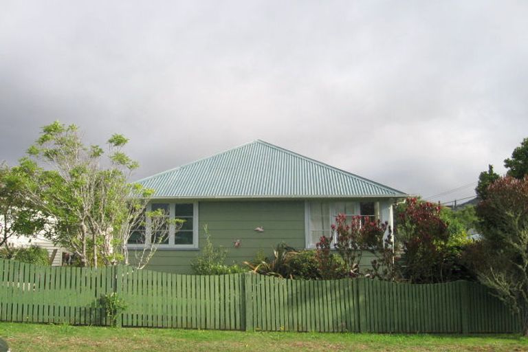 Photo of property in 12 Stephen Street, Johnsonville, Wellington, 6037