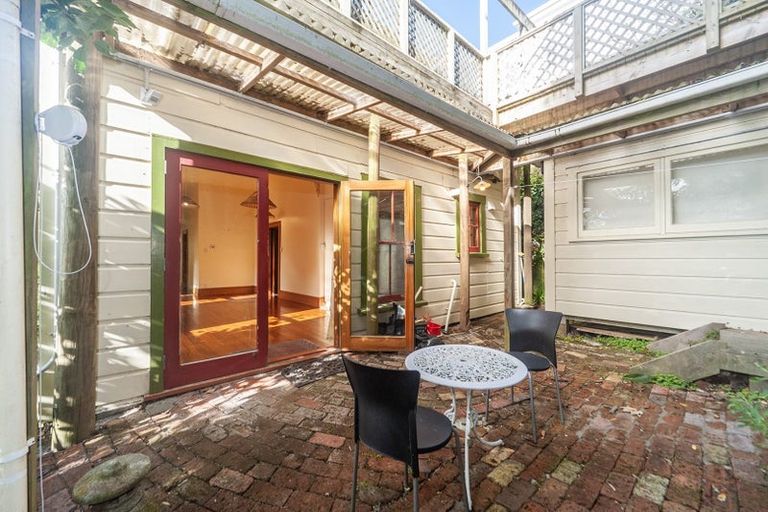 Photo of property in 90 Glenmore Street, Northland, Wellington, 6012